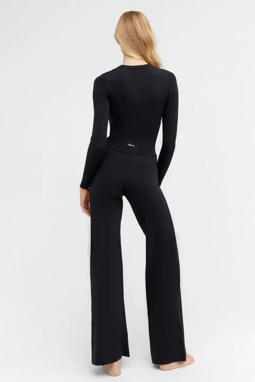 DayFlex Built-In Support Essential Long Sleeve Top - Shadow Black