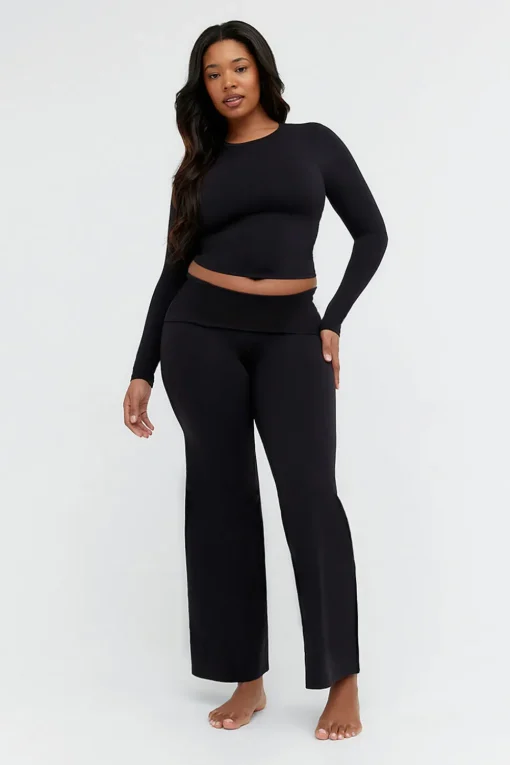 DayFlex Built-In Support Essential Long Sleeve Top - Shadow Black