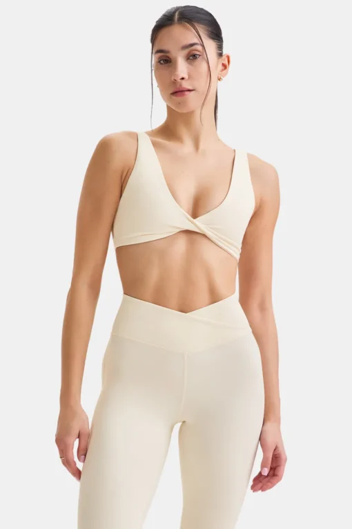 DayFlex Twist Front Sports Bra - Buttermilk