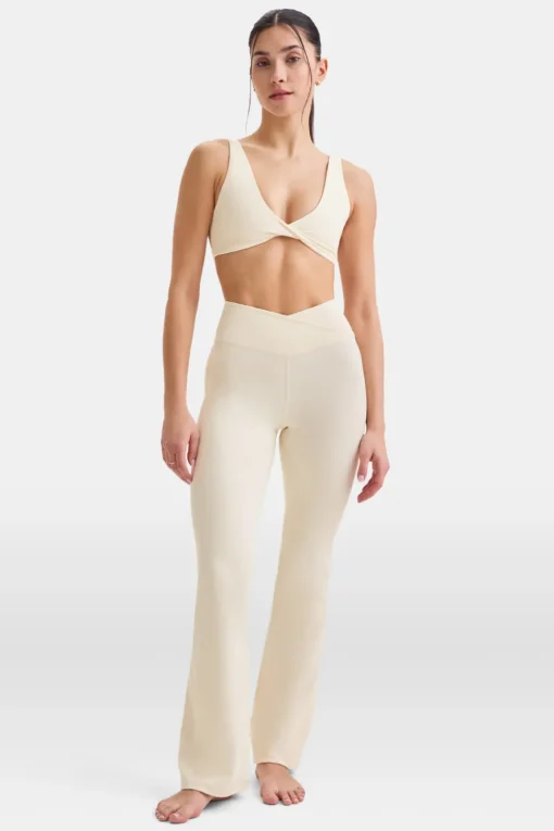 DayFlex Twist Front Sports Bra - Buttermilk